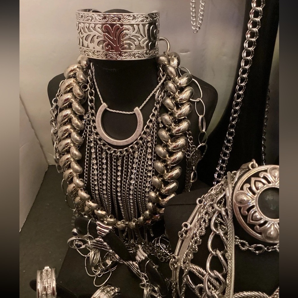 1 LB bulk Curated or Unsearched jewelry lot~ vintage 2 mod, gold or silver - Picture 5 of 9